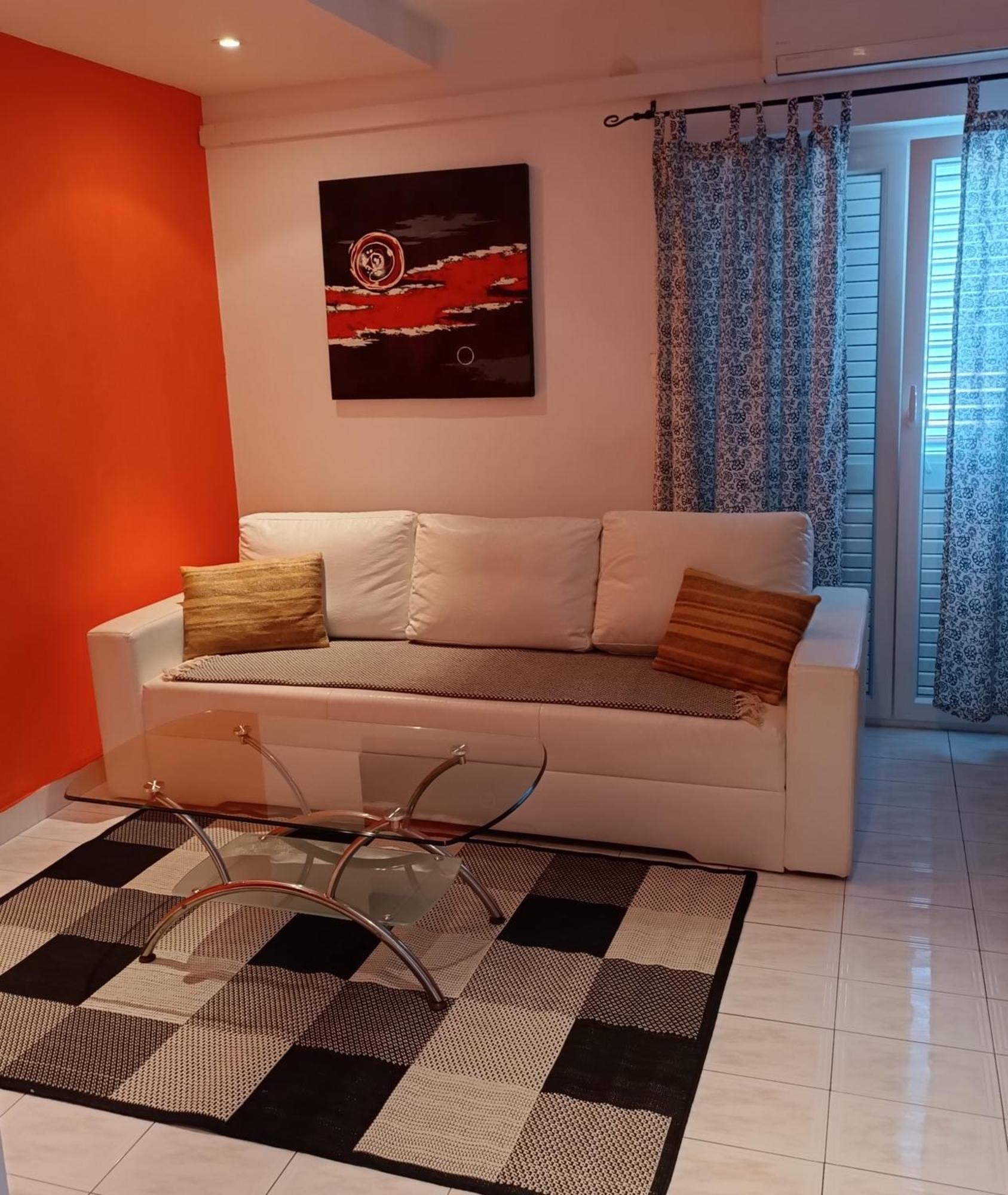 Apartment Halugica Kali Bilik gambar